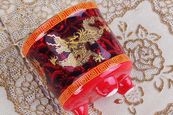 中国红描金龙纹茶杯实拍