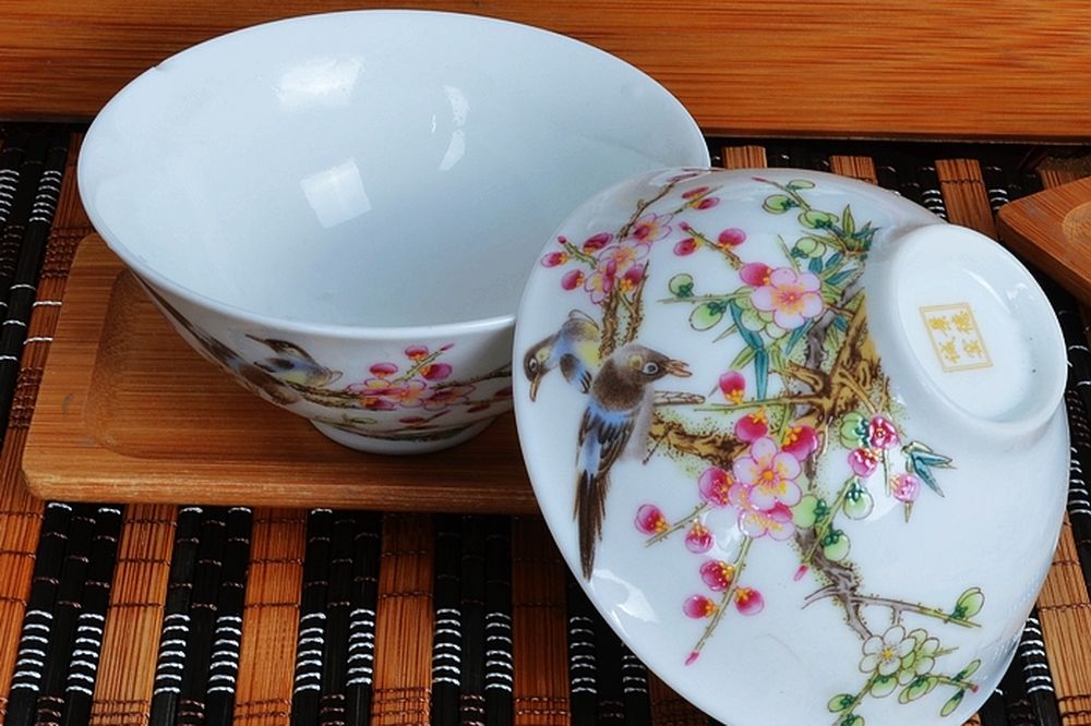 白瓷花鸟纹盖碗(碗与盖分置)