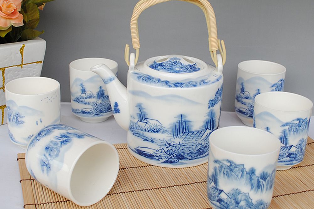 青花山水纹提梁壶与品杯套组