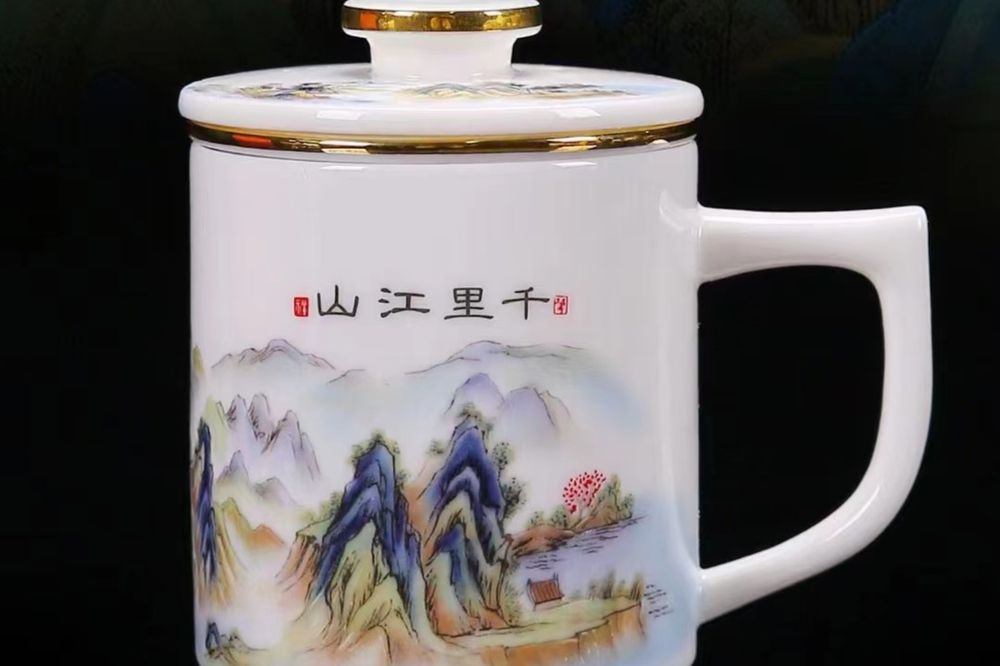 描金口沿彩绘带盖杯实拍