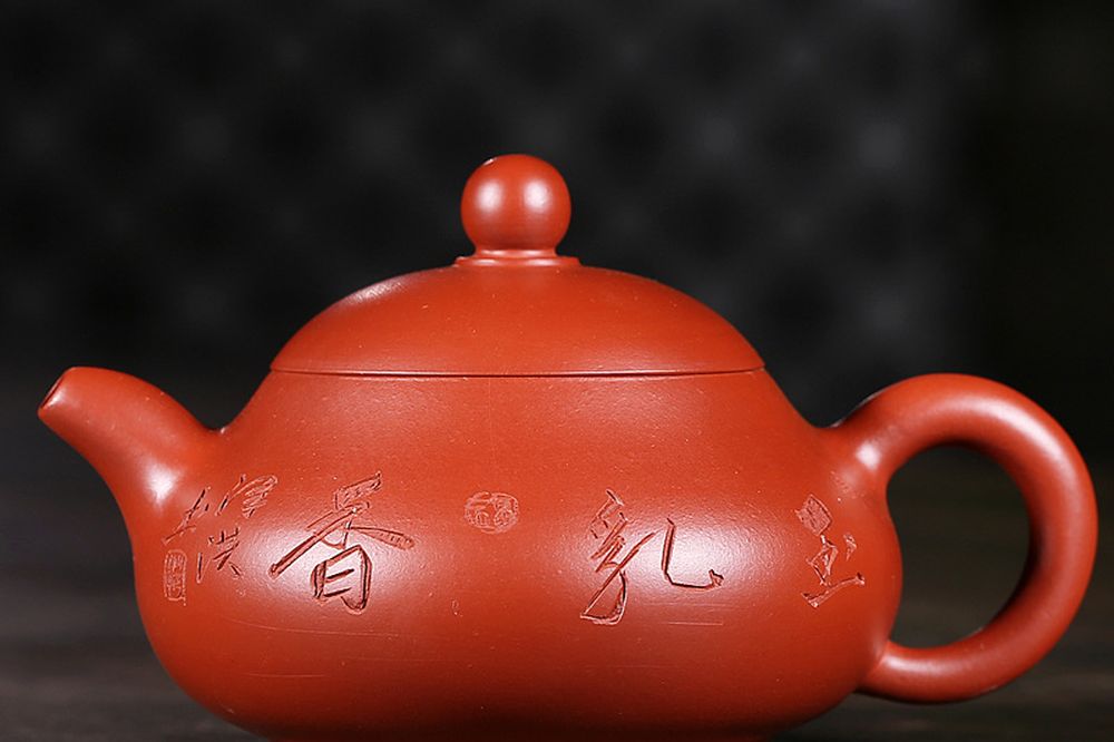 朱泥壶身刻字实拍:壶身铭文是