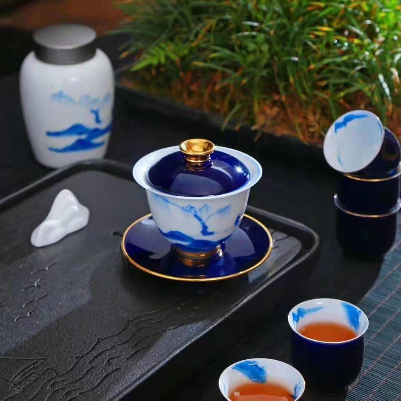 盖碗怎么选才不烫手？四个动作当场就能试出来