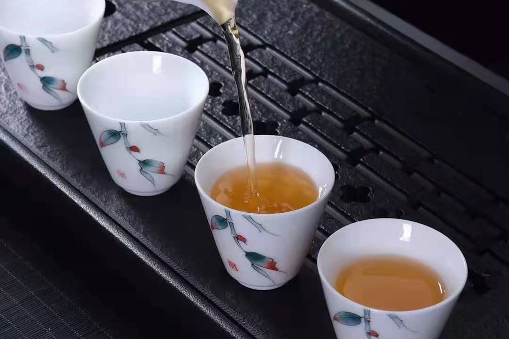 白瓷小杯成套与公道杯