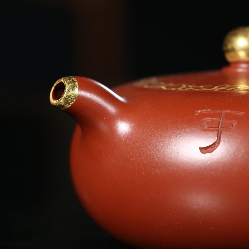紫砂壶和陶瓷茶壶哪个好？先看泡什么茶，再看拿去干什么